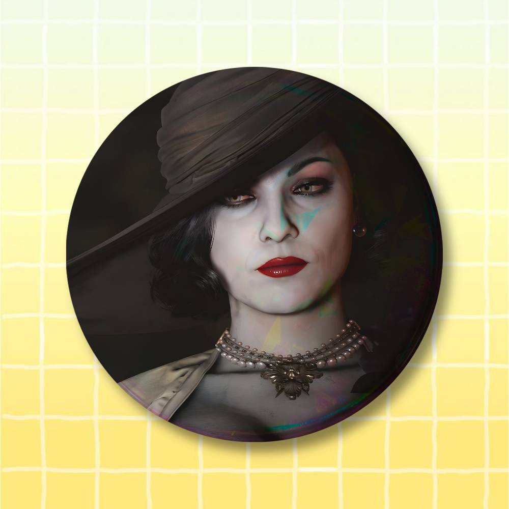 Badge laser L-Lady Dimitrescu  - Art Craft Village avis et prix